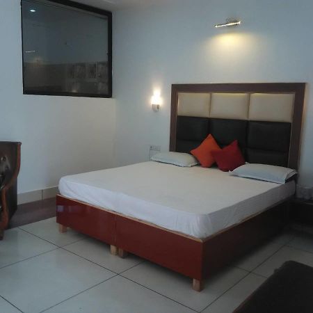 Hotel Kings Retreat Patiāla Екстериор снимка
