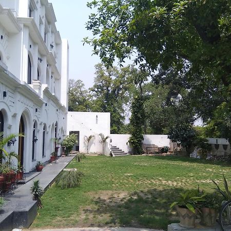 Hotel Kings Retreat Patiāla Екстериор снимка