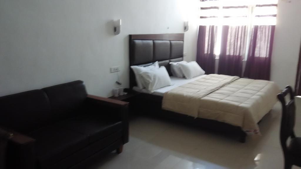 Hotel Kings Retreat Patiāla Екстериор снимка