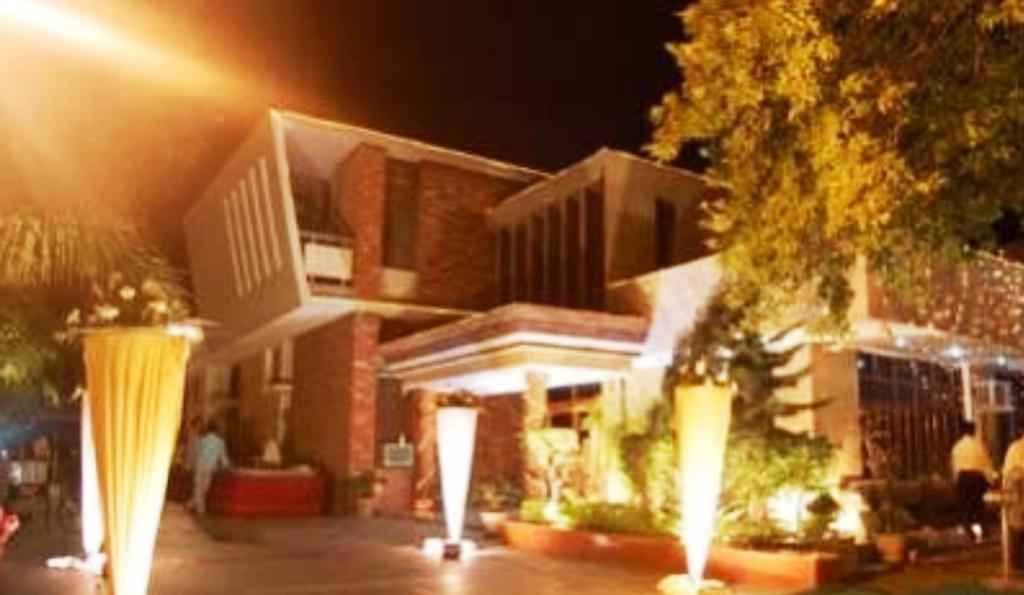 Hotel Kings Retreat Patiāla Екстериор снимка