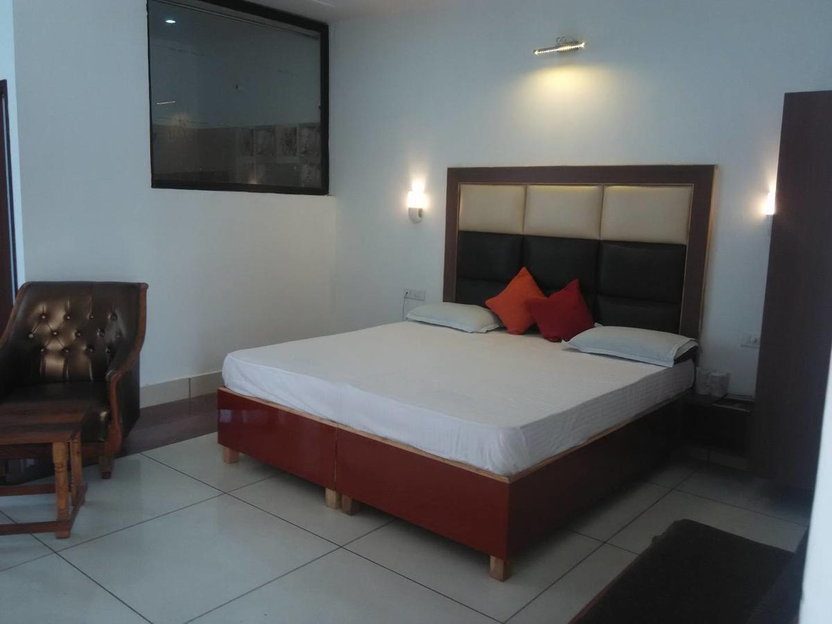 Hotel Kings Retreat Patiāla Екстериор снимка