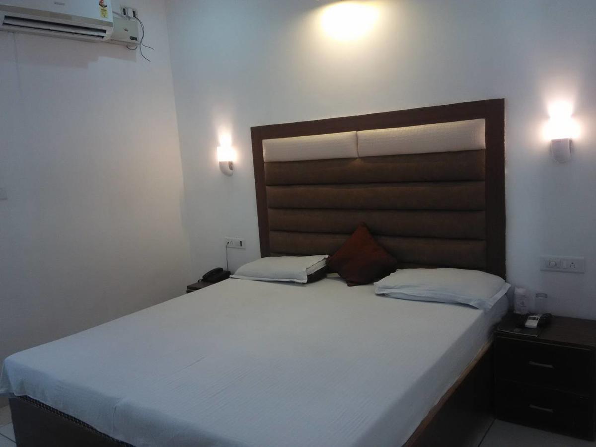 Hotel Kings Retreat Patiāla Екстериор снимка