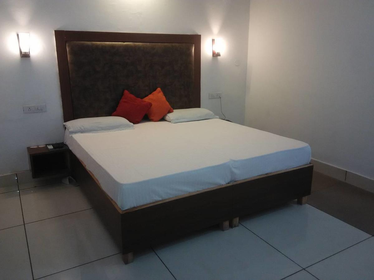 Hotel Kings Retreat Patiāla Екстериор снимка